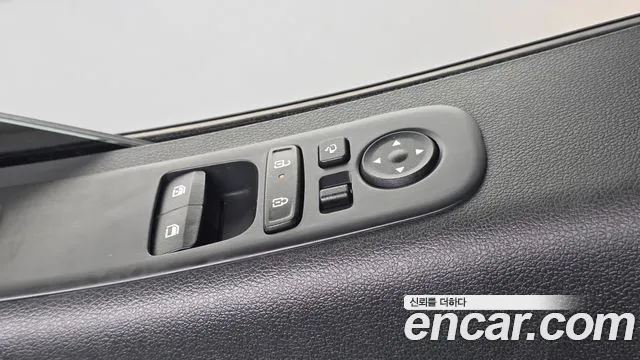 Hyundai Staria 2024 thumb 11