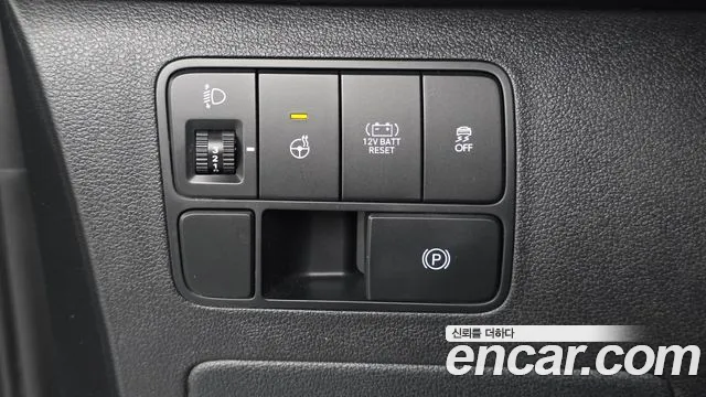 Hyundai Staria 2024 thumb 12