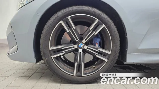 BMW 3-Series 2025 thumb 4