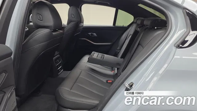 BMW 3-Series 2025 thumb 11