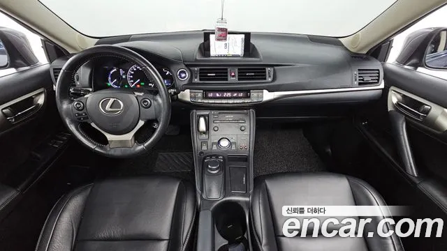 Lexus CT200h 2015 thumb 7