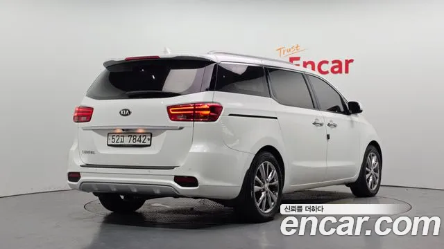 Kia Carnival 2019 thumb 2