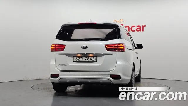 Kia Carnival 2019 thumb 4