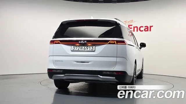 Kia Carnival 2023 thumb 4