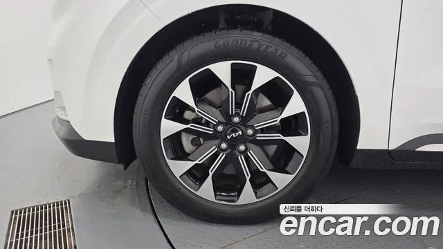 Kia Carnival 2023 thumb 5
