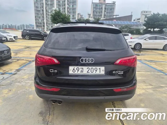 Audi Q5 2011 thumb 4