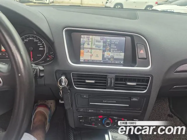Audi Q5 2011 thumb 10