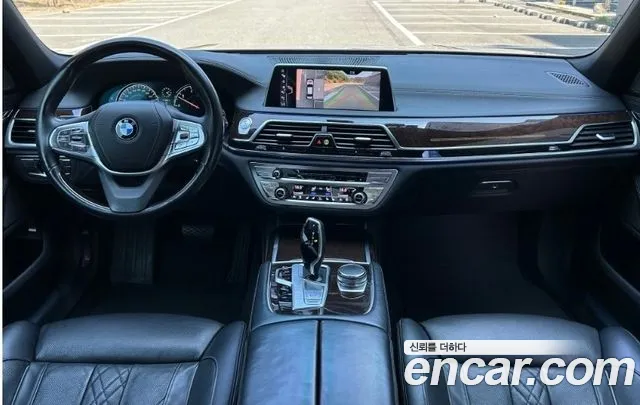 BMW 7-Series 2016 thumb 3