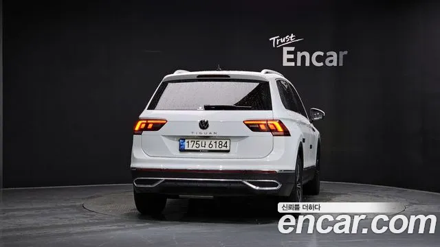 Volkswagen Tiguan 2021 thumb 3