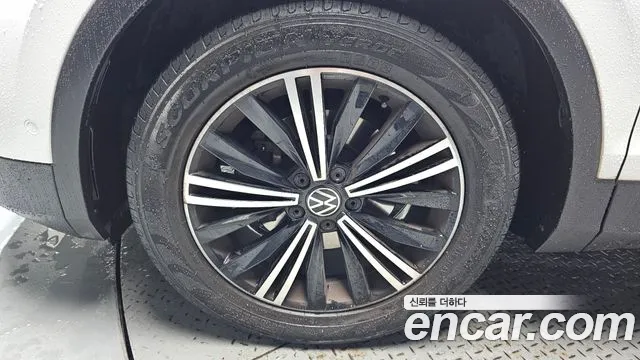 Volkswagen Tiguan 2021 thumb 4