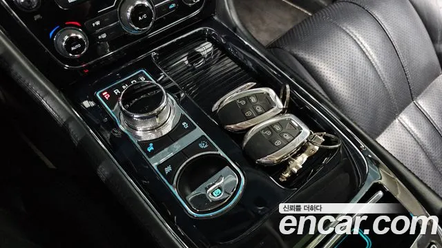 Jaguar XJ 2013 thumb 9
