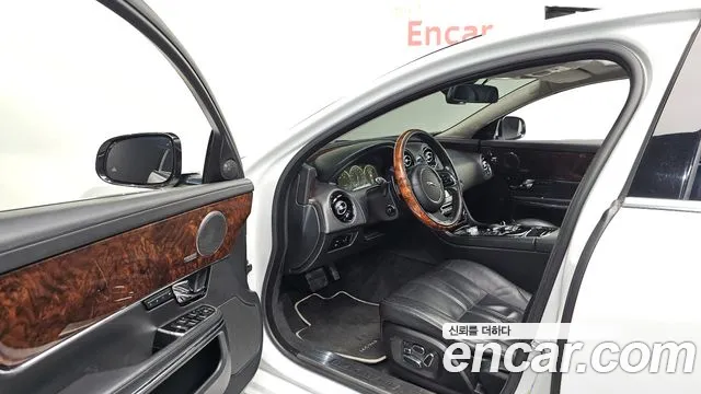 Jaguar XJ 2013 thumb 10