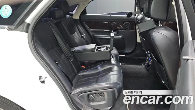 Jaguar XJ 2013 thumb 11
