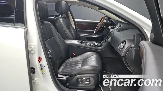 Jaguar XJ 2013 thumb 12