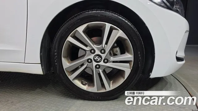 Hyundai Avante 2017 thumb 4