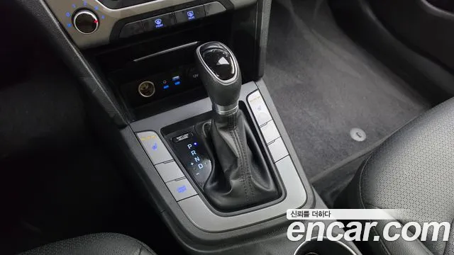 Hyundai Avante 2017 thumb 8