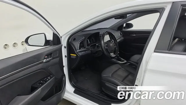 Hyundai Avante 2017 thumb 9
