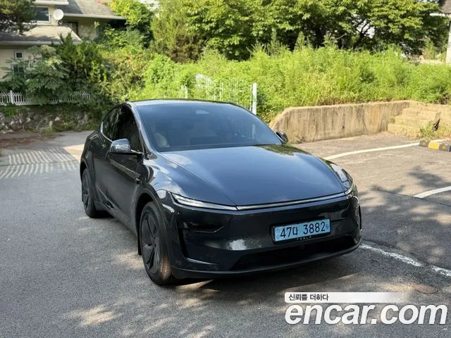 Tesla Model Y 2025 thumb 3