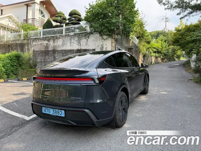 Tesla Model Y 2025 thumb 5