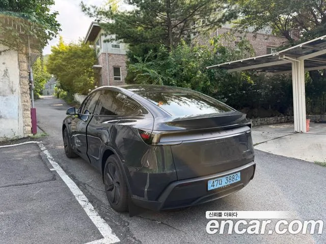 Tesla Model Y 2025 thumb 7