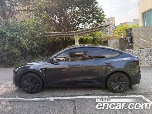 Tesla Model Y 2025 thumb 8