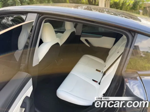 Tesla Model Y 2025 thumb 9