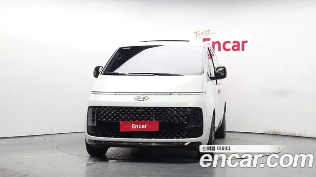 Hyundai Staria 2024 thumb 2