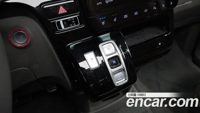 Hyundai Staria 2024 thumb 8