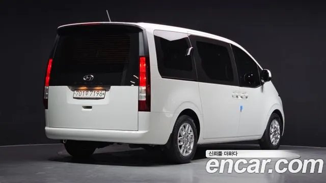 Hyundai Staria 2022 thumb 2