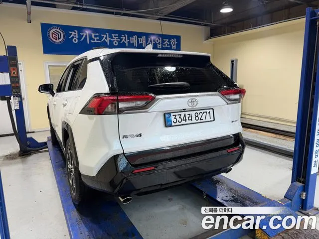 Toyota RAV4 2025 thumb 3