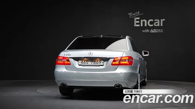 Mercedes-Benz E-Класс 2011 thumb 4