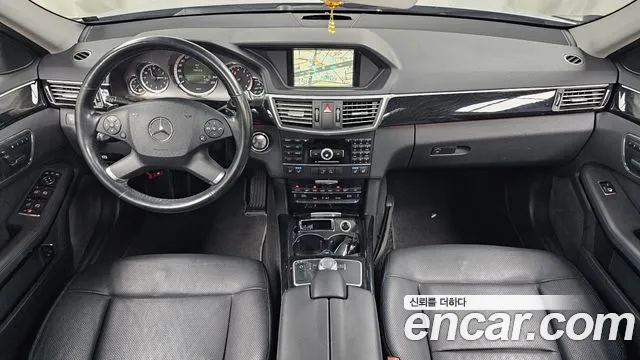 Mercedes-Benz E-Класс 2011 thumb 7