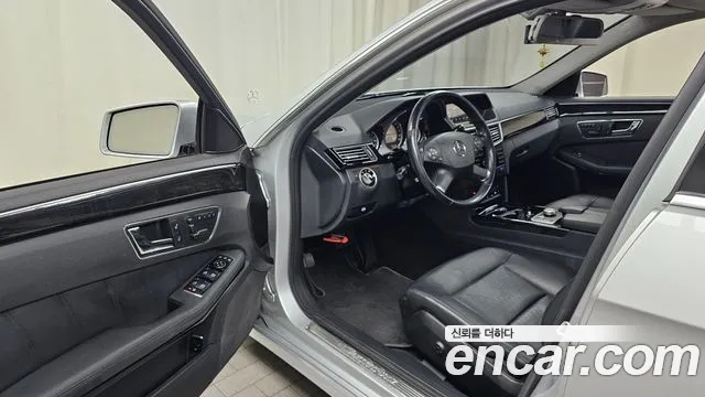 Mercedes-Benz E-Класс 2011 thumb 10