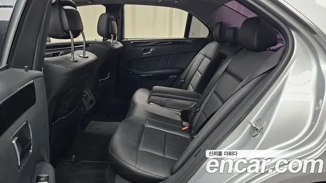 Mercedes-Benz E-Класс 2011 thumb 12