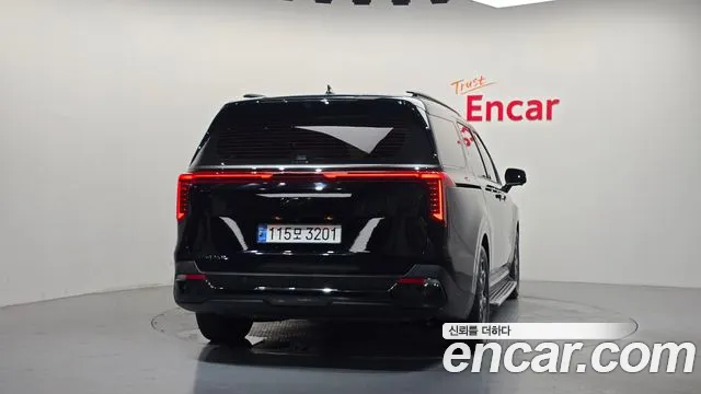 Kia Carnival 2024 thumb 4