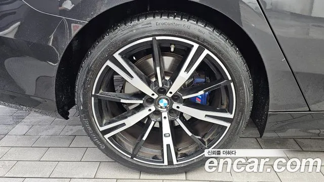 BMW 5-Series 2025 thumb 5
