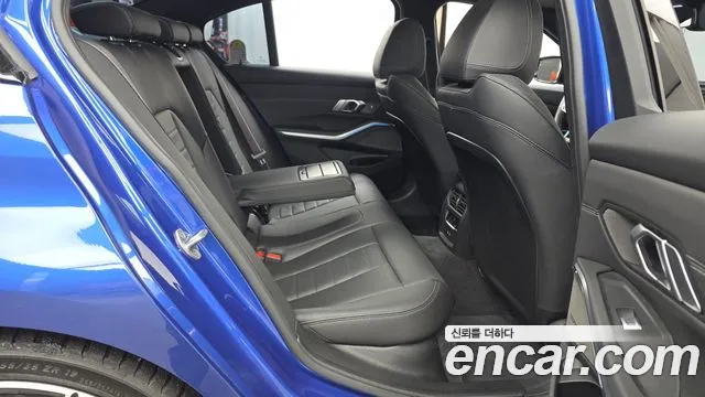 BMW 3-Series 2025 thumb 12