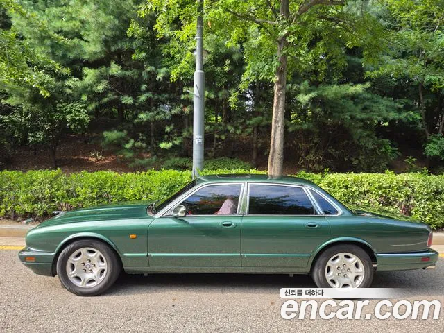 Jaguar XJ-6 1996 thumb 10