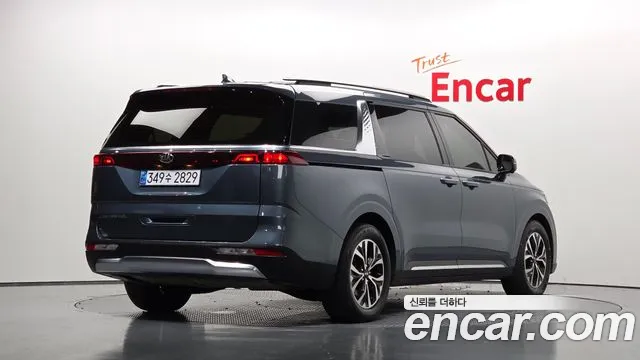 Kia Carnival 2021 thumb 2