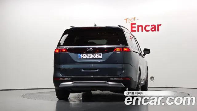 Kia Carnival 2021 thumb 4