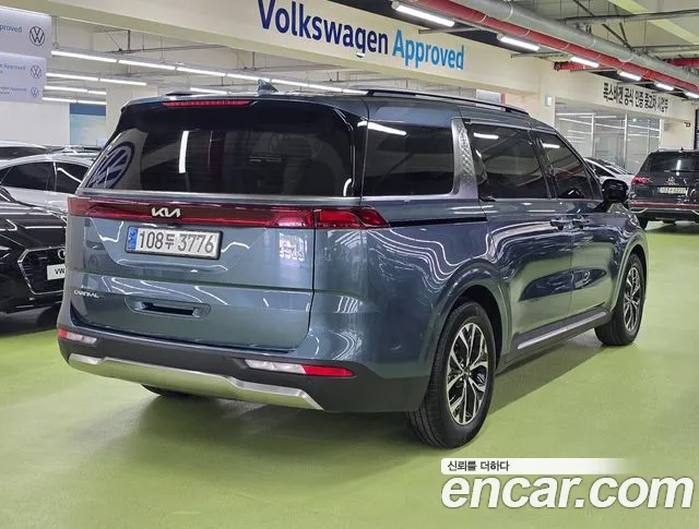 Kia Carnival 2023 thumb 4