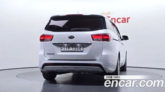 Kia Carnival 2015 thumb 4