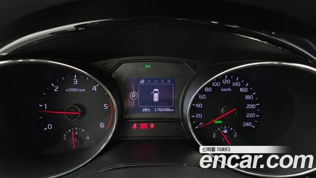 Kia Carnival 2015 thumb 8