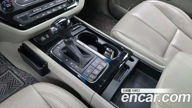 Kia Carnival 2015 thumb 9