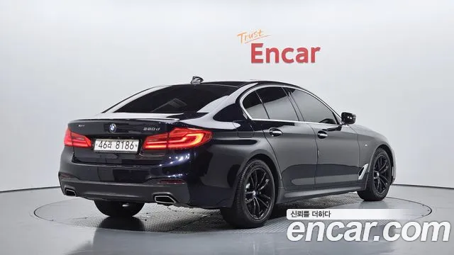 BMW 5-Series 2017 thumb 2