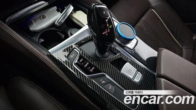 BMW 5-Series 2017 thumb 9