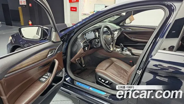 BMW 5-Series 2017 thumb 10