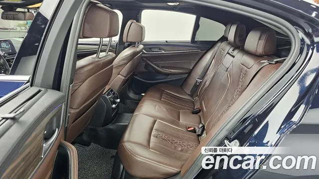 BMW 5-Series 2017 thumb 12