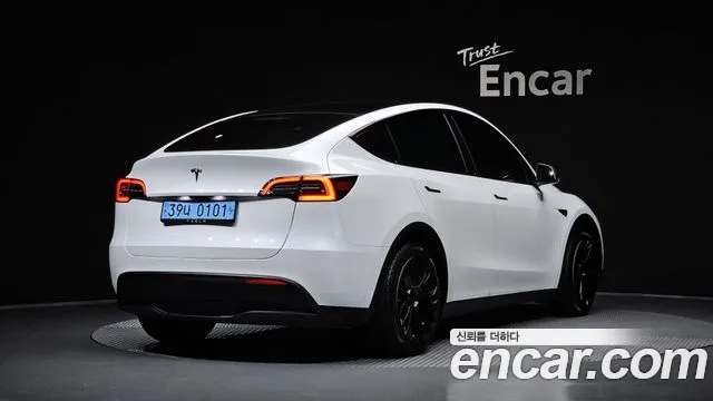 Tesla Model Y 2024 thumb 2