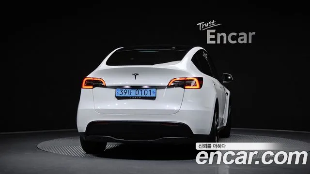 Tesla Model Y 2024 thumb 4